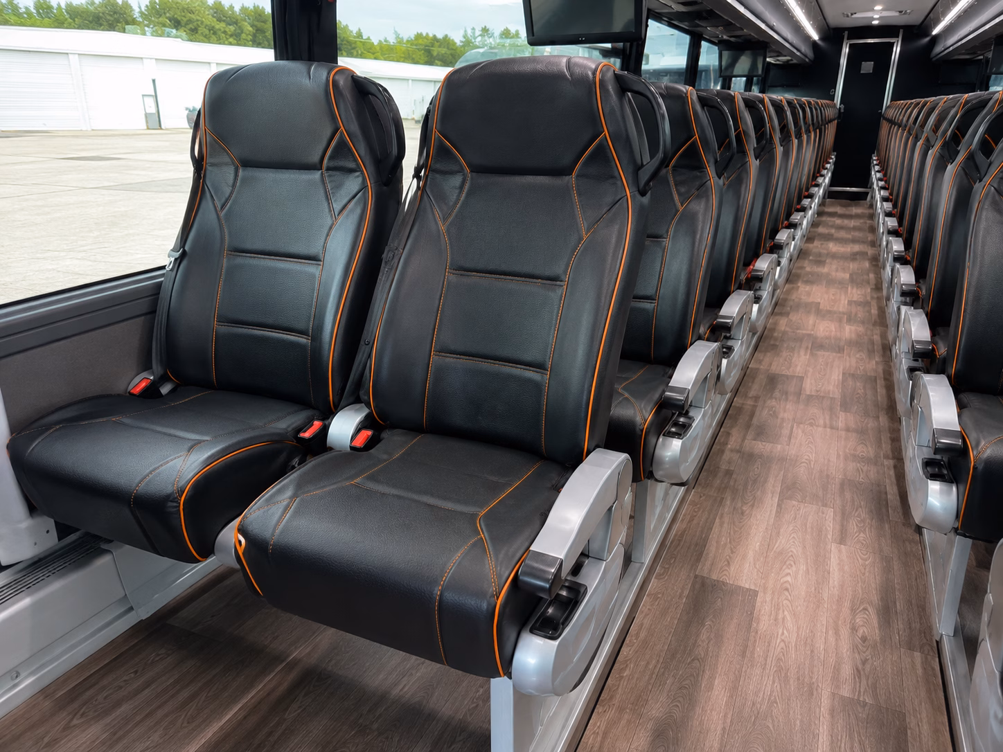 cross river commuter shuttles between vancouver and portland